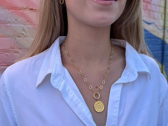 Lily & Daisy Medallion - Image 3