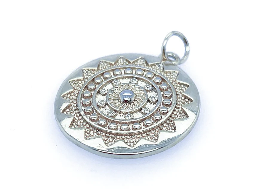 Stunning Sundial Pendant - Image 7